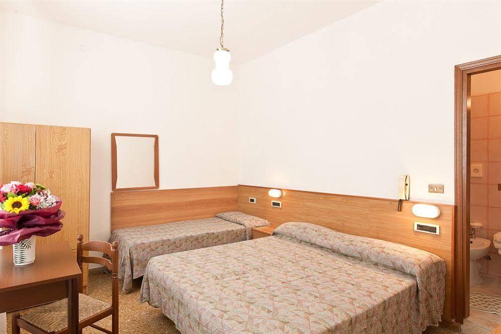 Hotel Manzoni Lido di Jesolo Ngoại thất bức ảnh